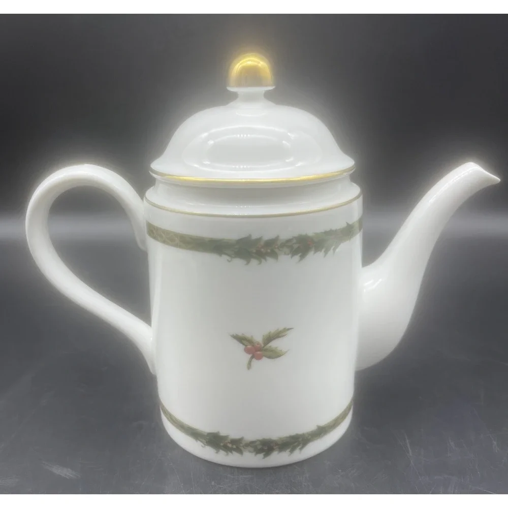 Department 56 CHRISTMAS CLASSIC Tea/Coffee Pot Made In Japan 6 Cups